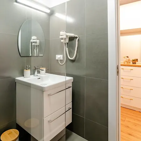 Sunset - Aproape De Plaja, Nou, Modern